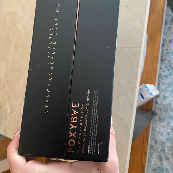 FoxyBae Accessories - Brand New FOXYBAE Styling Wand